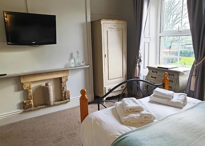 The Clarendon Country Pub With Inn 4*