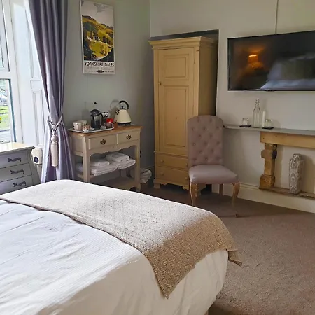 Πανδοχείο The Clarendon Country Pub With