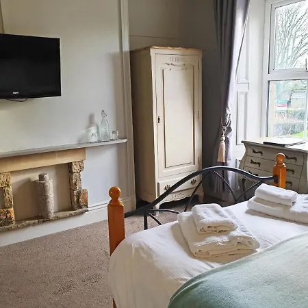 The Clarendon Country Pub With Πανδοχείο 4*