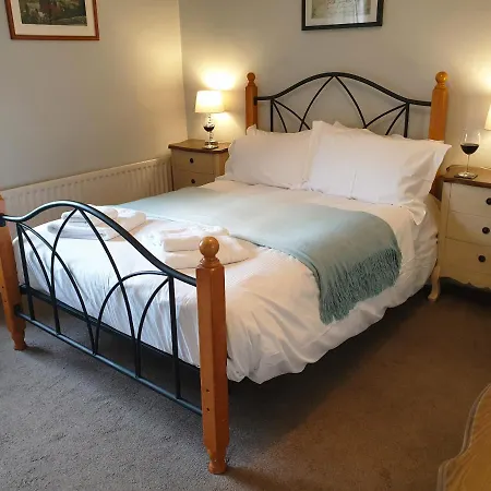 The Clarendon Country Pub With Πανδοχείο 4*