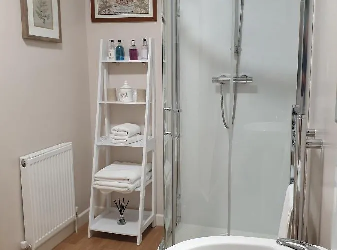 The Clarendon Country Pub With Inn