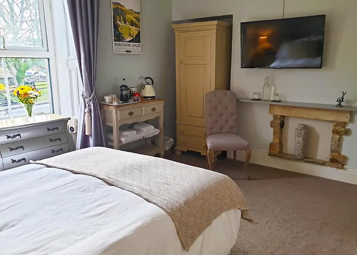 Inn The Clarendon Country Pub With